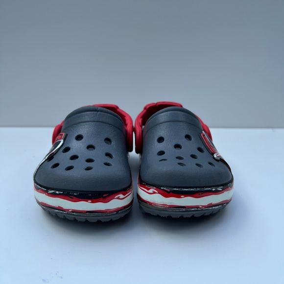 Crocs Toddler Grey Red
Kylo Ren Glow In The Dark Cushioned Star Wars Clog 4/5 C - Picture 13 of 14